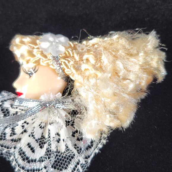 Glamour Lady Head Brooch Face  Lot of 2 Red White and Silver With Gift Boxes - Picture 9 of 15